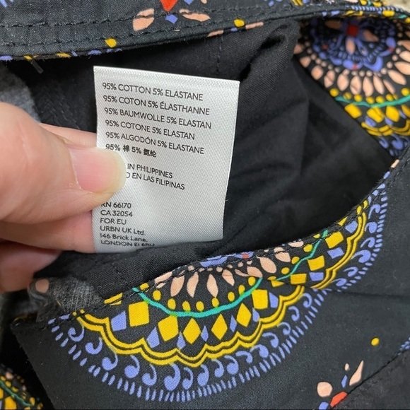 Anthropologie Maeve Abstract City Shorts 12 - Picture 11 of 12